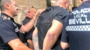 Persecución policial en Los Remedios /@EmergenciasSev