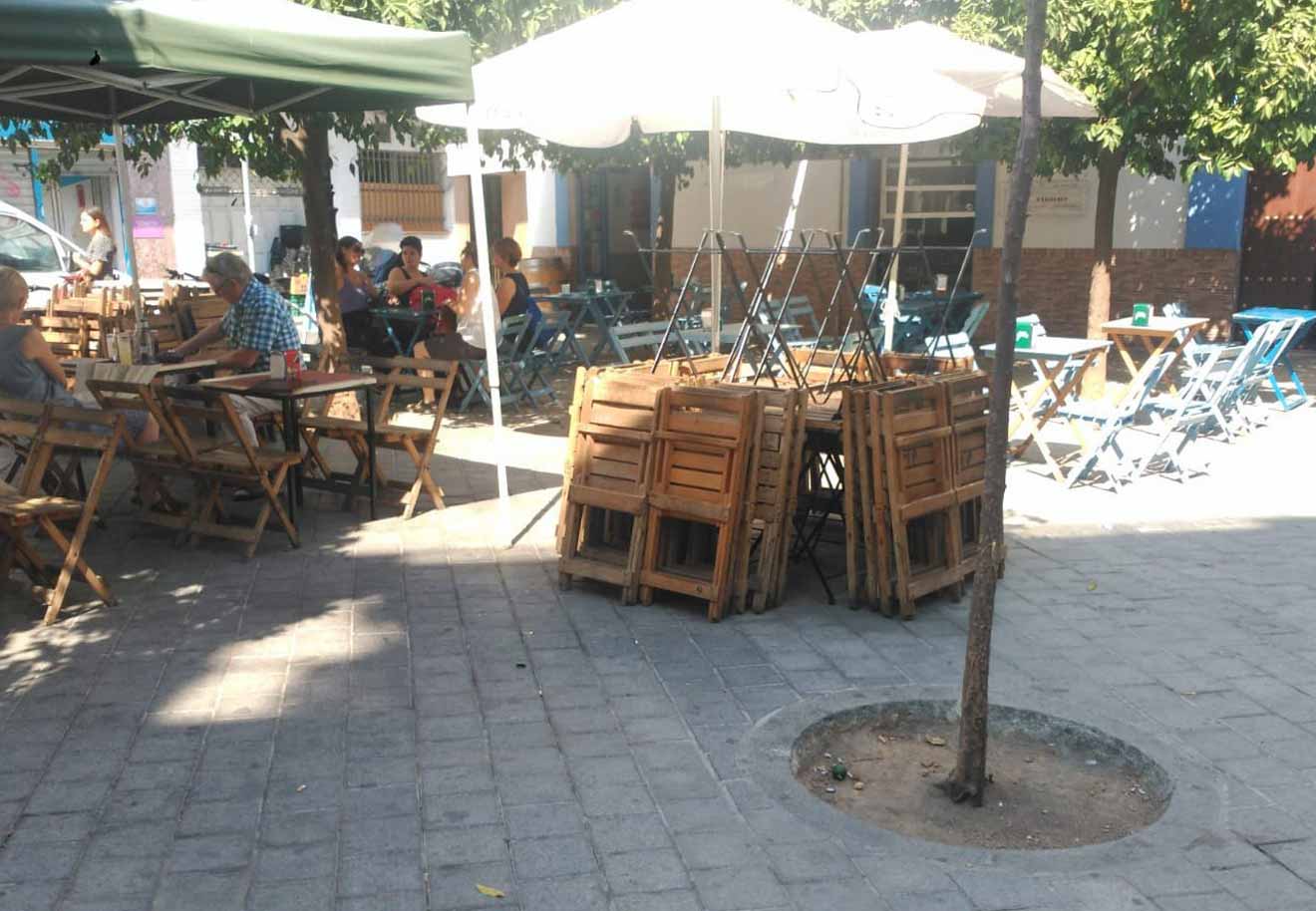 Veladores retirados en la Plaza de los Terceros /Ayto. Sevilla