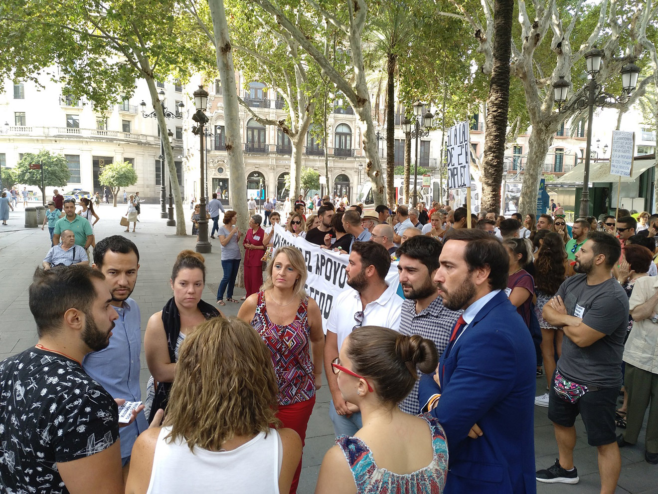 Concentración opositores de Tussam /IU