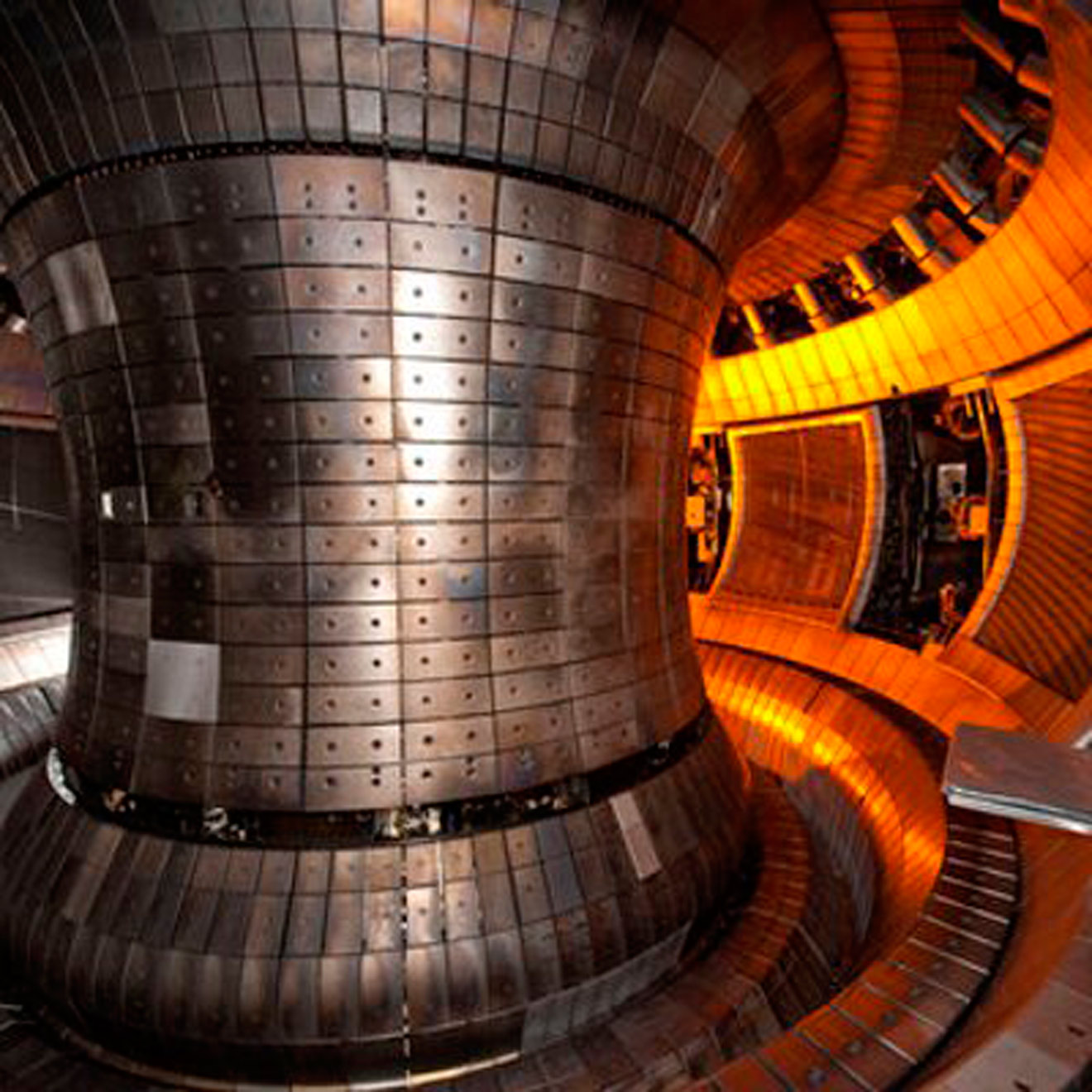 Reactor de fusión por confinamiento magnético /US