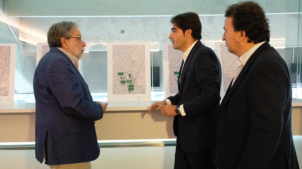 Dirigentes béticos durante la presentación / Real Betis