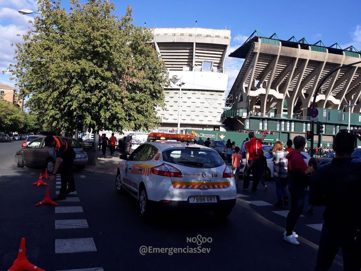 Dispositivo de seguridad ante el España-Inglaterra /@EmergenciasSev