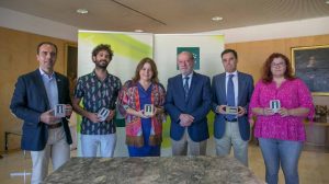 Villalobos junto a los distintos representantes / Diputación de Sevilla