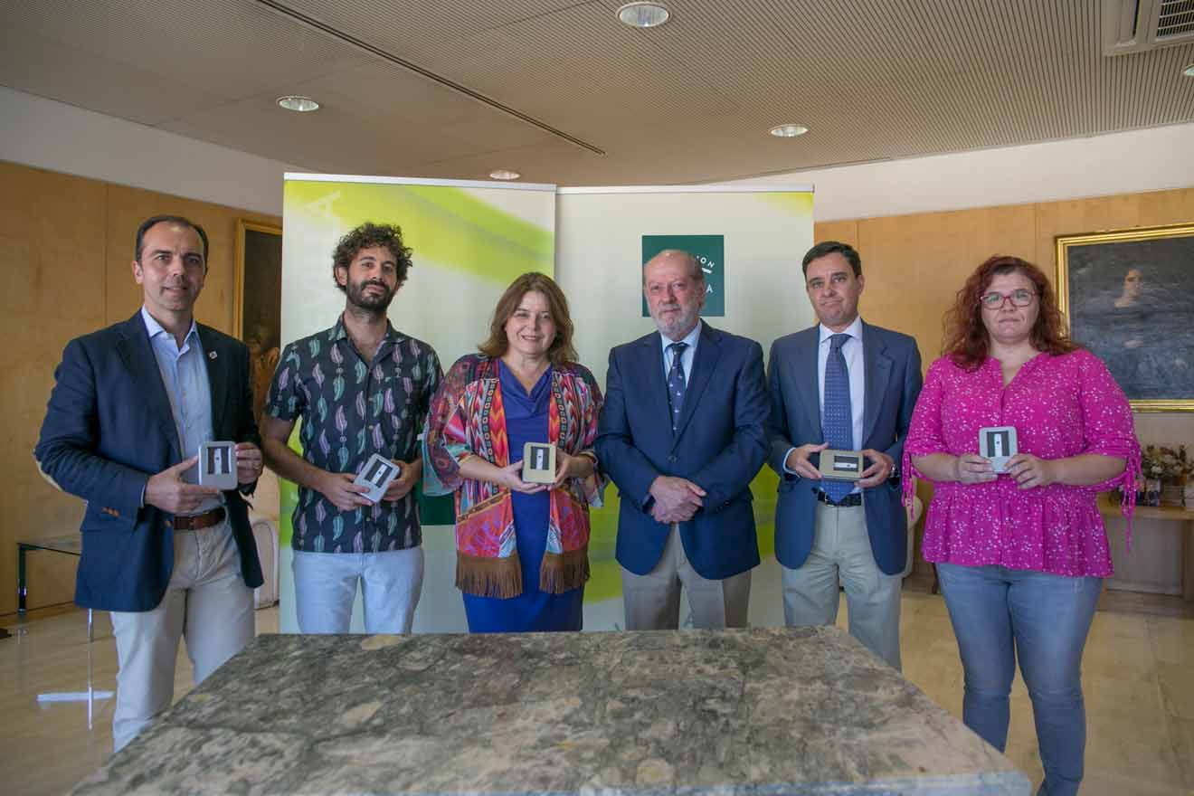 Villalobos junto a los distintos representantes / Diputación de Sevilla