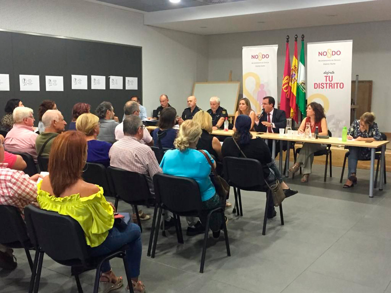 Reunión con los vecinos para el dispositivo de seguridad /Ayto. Sevilla