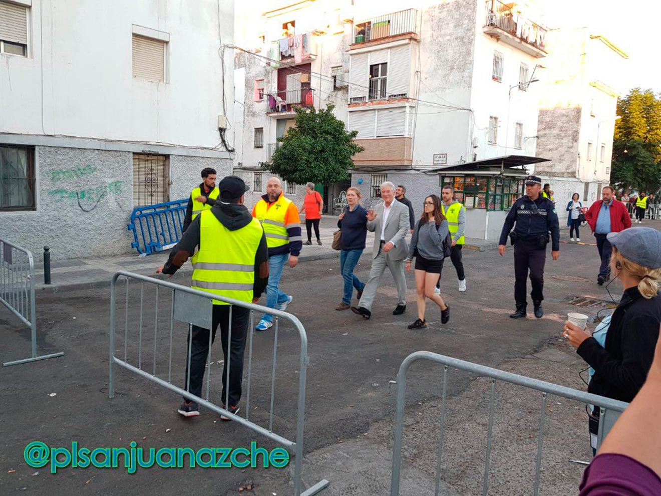 Richard Gere por las calles de San Juan de Aznalfarache/@PLSANJUANAZCHE