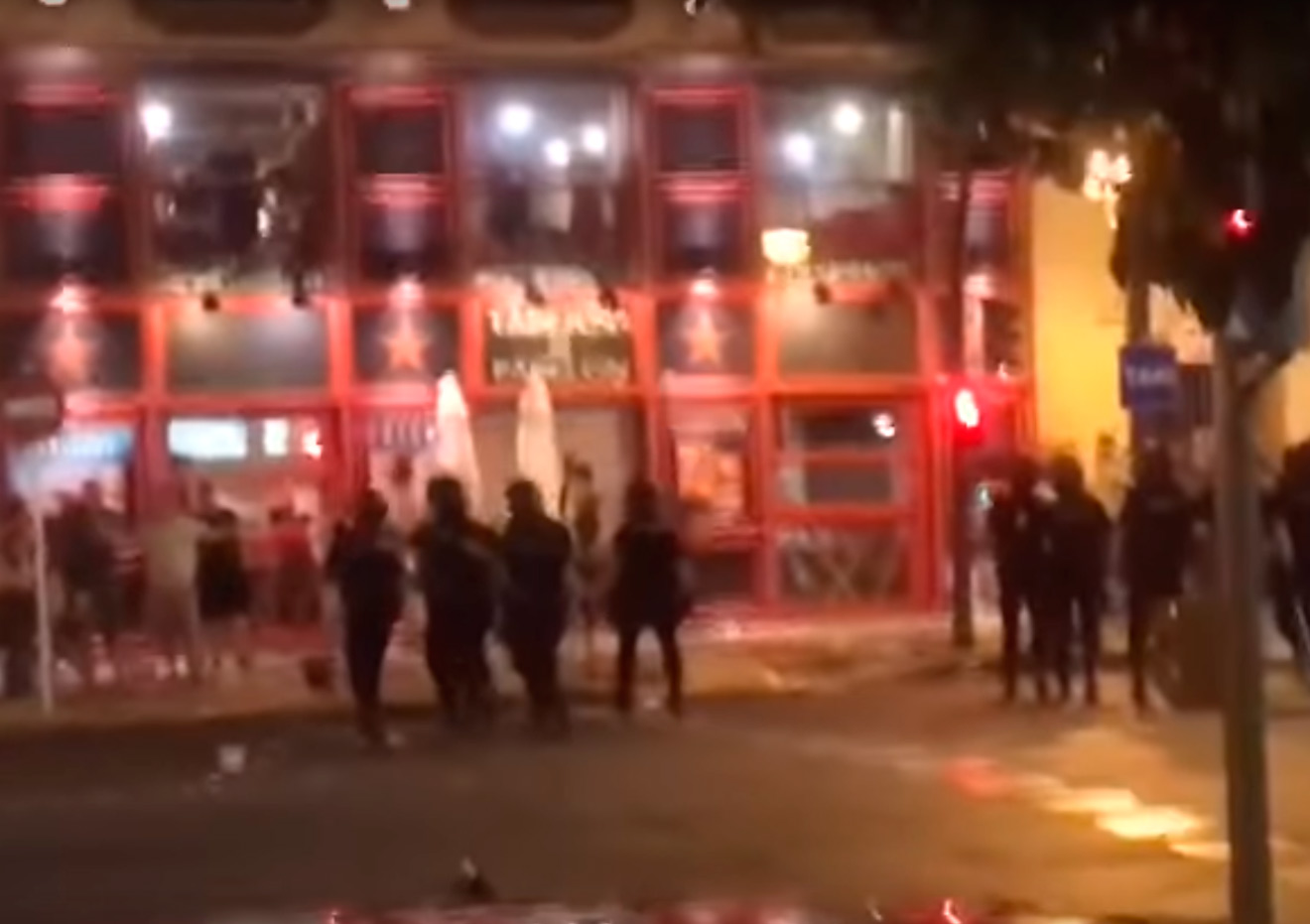 La Policía carga contra los hinchas ingleses /SA