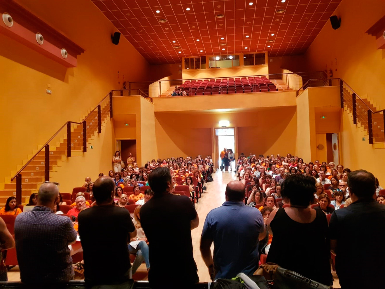 Trabajadores reunidos en asamblea /Cedida
