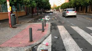 Restos de botellón en Viapol /PP