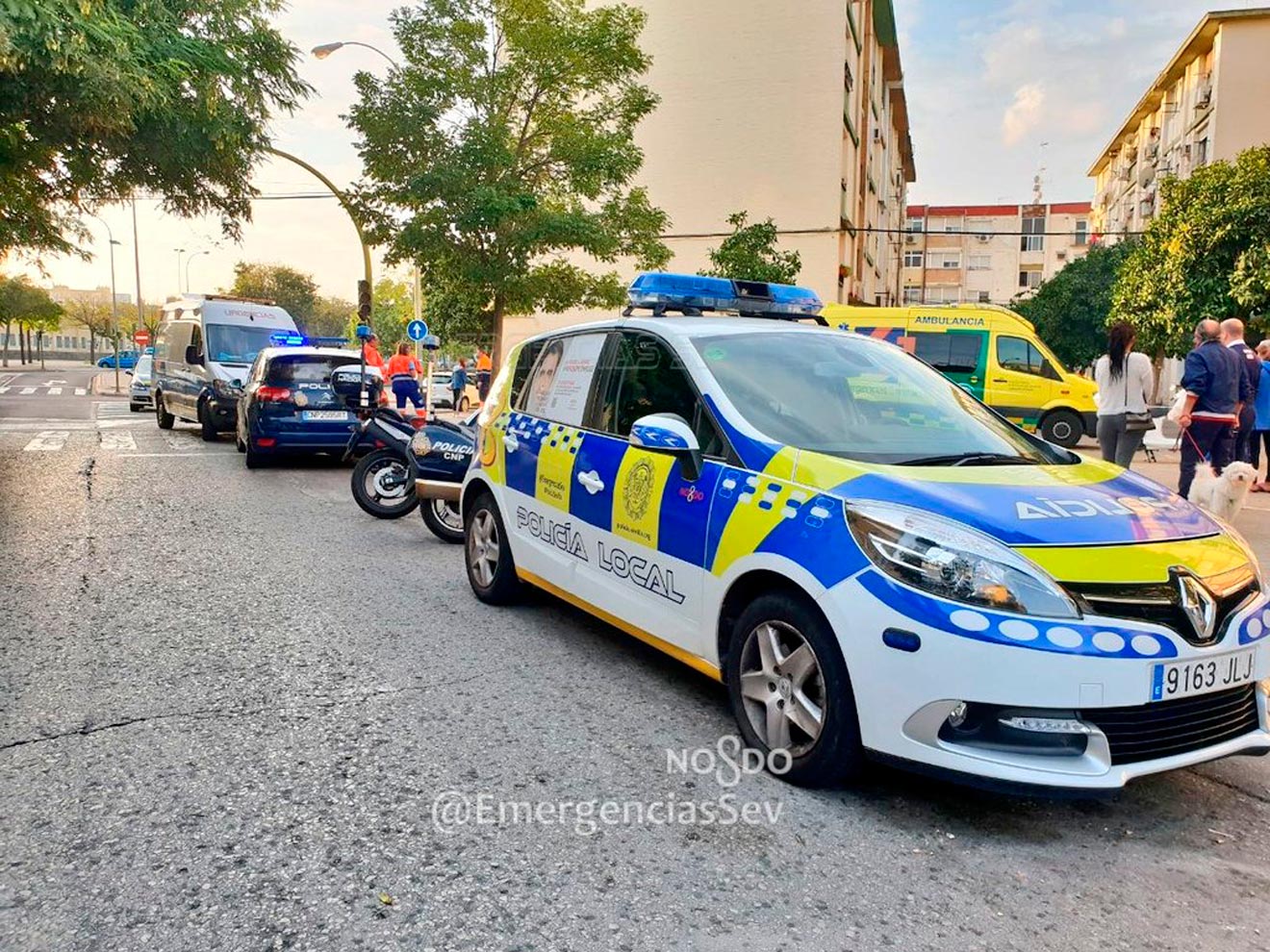 Crimen mujer en Los Pajaritos /@EmergenciasSev