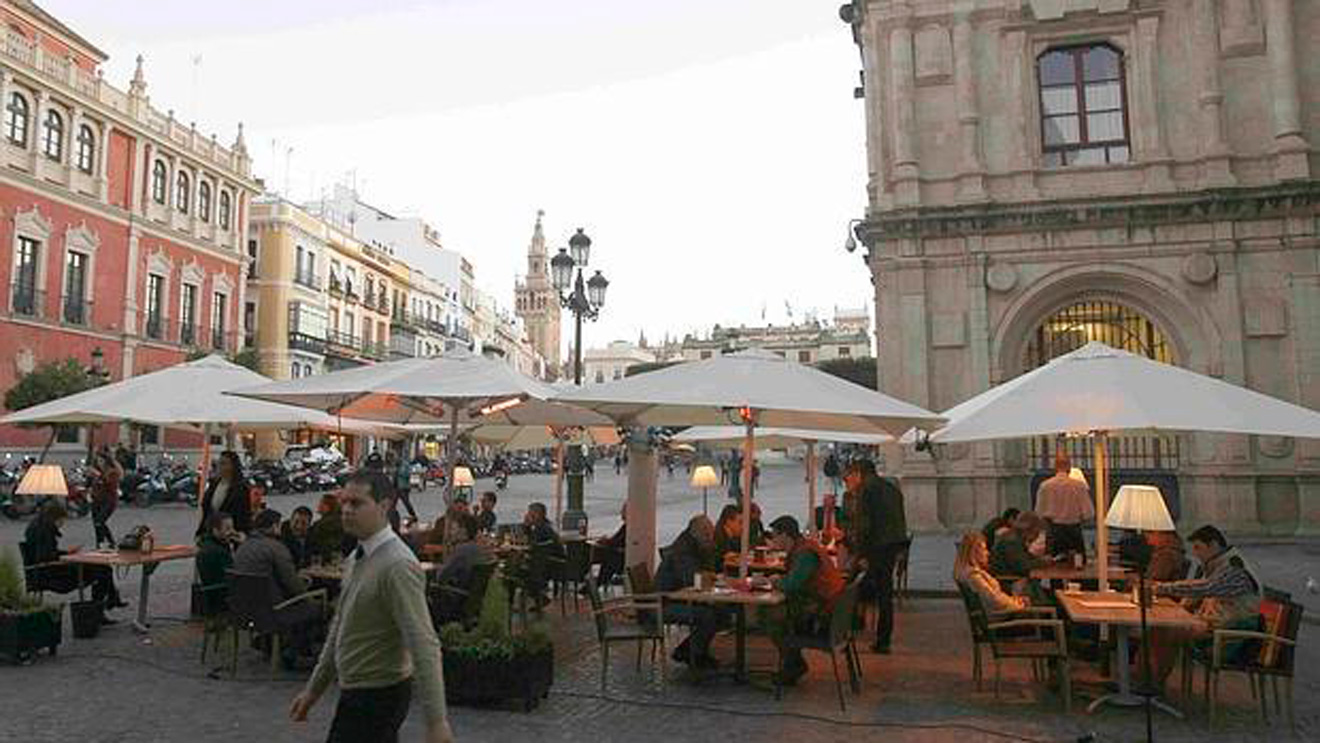 Veladores en la zona de la Plaza Nueva /SA