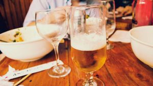 La Bodega San Lorenzo considera que no hay mejor incentivo para los votantes que una buena cerveza