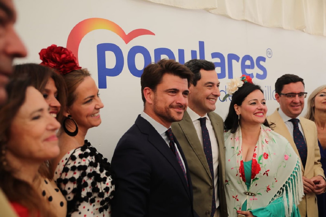 Beltrán Pérez, Juanma Moreno y Virginia Pérez en una edición de la Feria