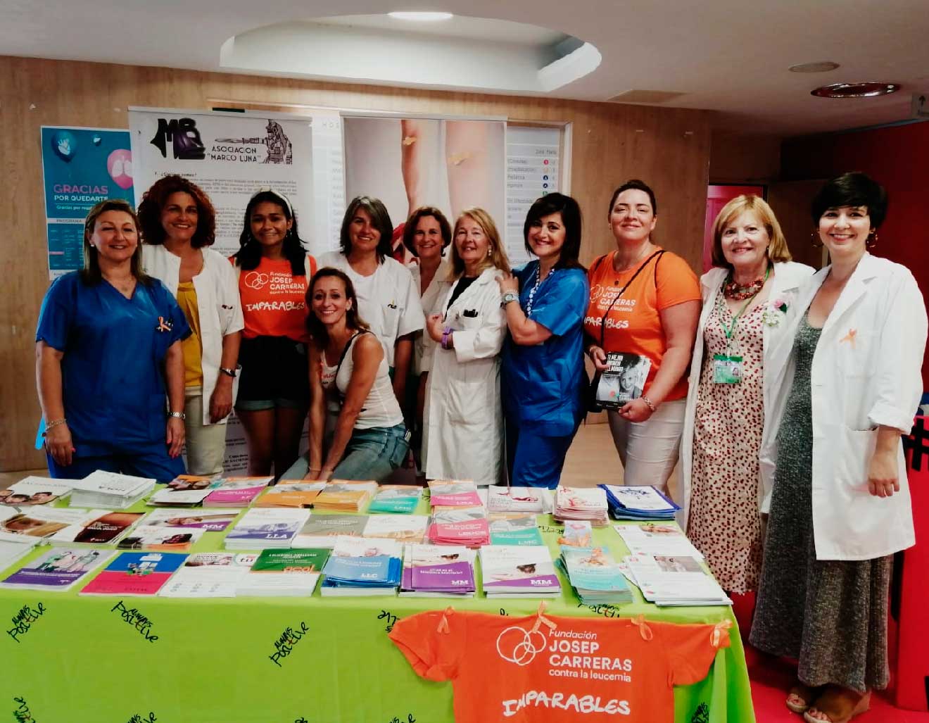 Imagen de sanitarios en el Día de la Leucemia en el Virgen Macarena