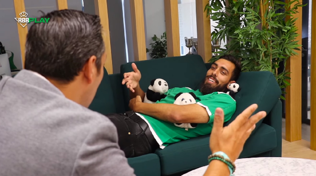 Captura del vídeo de presentación del «Panda» cuando llegó al Betis