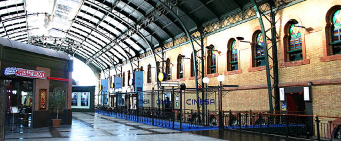 Centro Comercial Plaza de Armas / SA