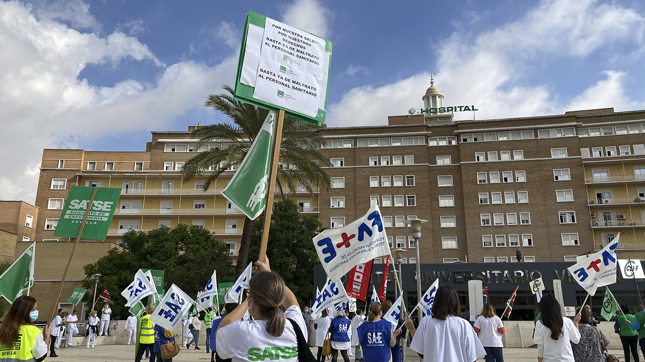Protestas de los trabajadores sanitarios en el Virgen del Rocío /SATSE