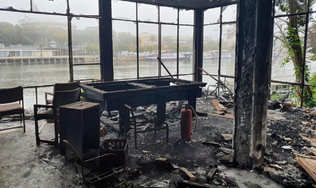 Iniciada la demolición de la antigua comisaría de la calle Betis