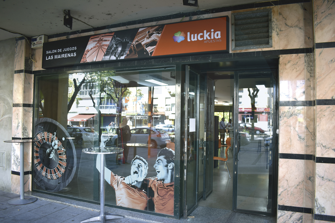 Local de apuestas en la Avenida de la Constitución