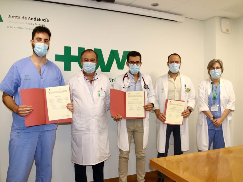 MIR premiados junto con el director gerente, Miguel A. Colmenero, y la jefa de estudios, Manuela García