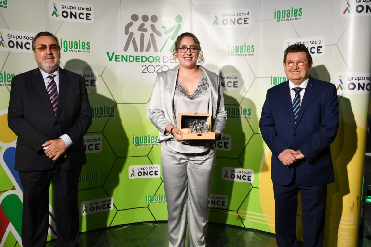 María Fernández con el presidente del Grupo Social ONCE Miguel Carballeda y director general ONCE Ángel Sánchez