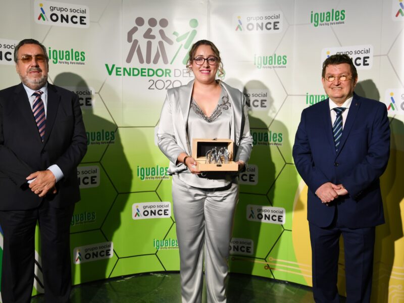 María Fernández con el presidente del Grupo Social ONCE Miguel Carballeda y director general ONCE Ángel Sánchez