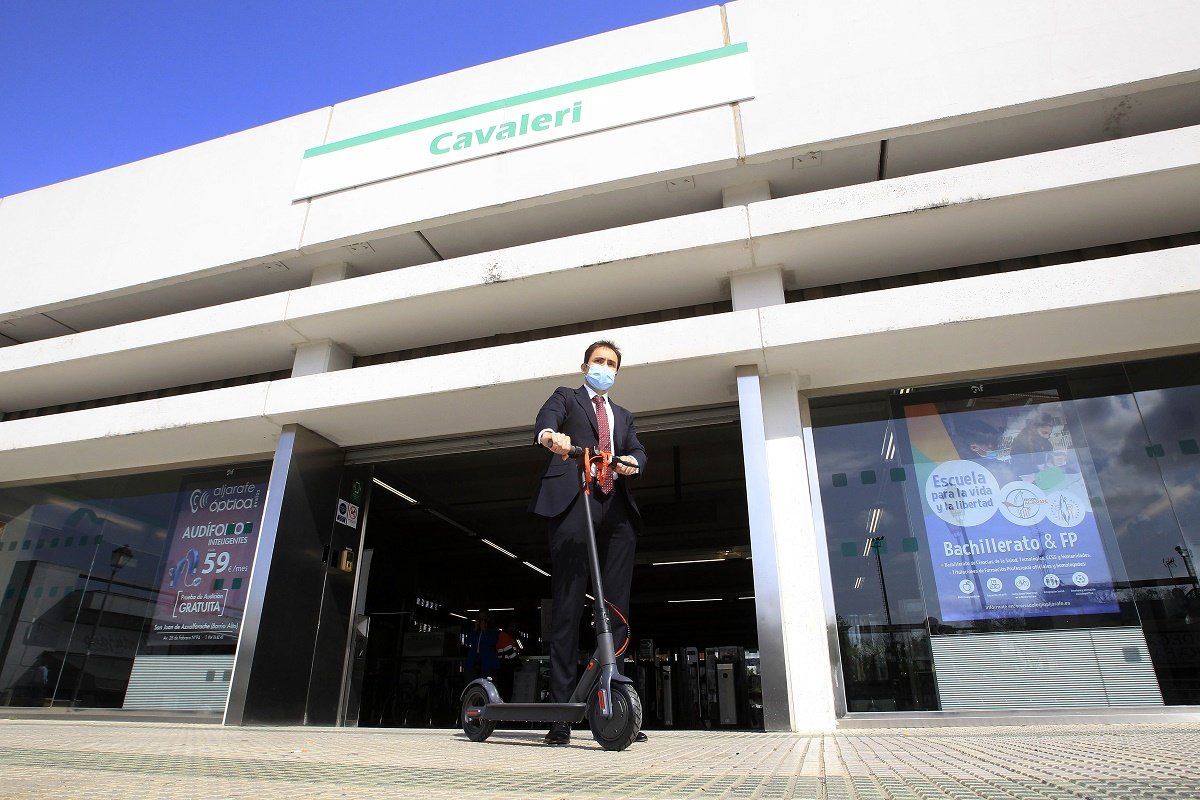 metro sevilla patinetes