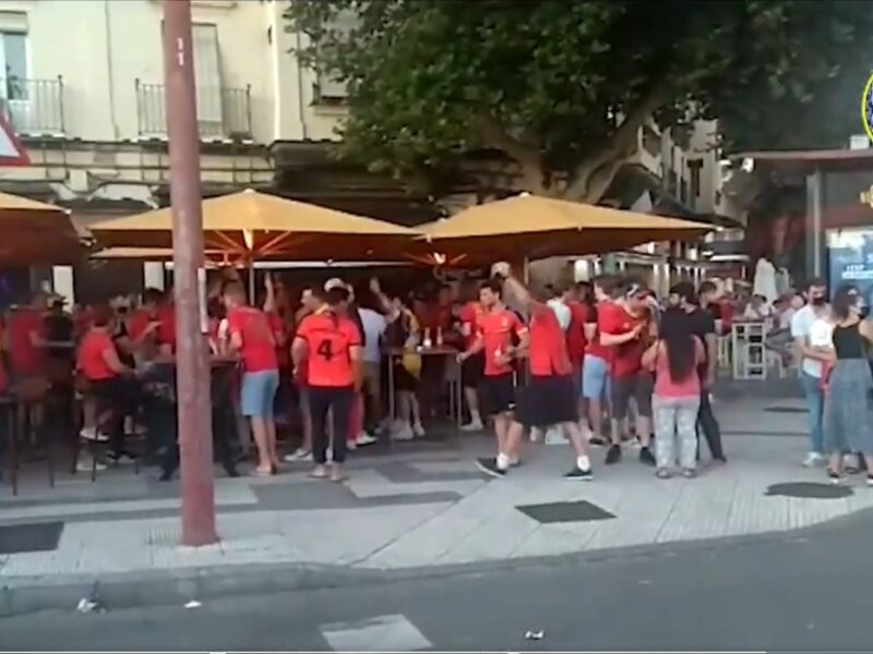 Hinchas belgas en el Paseo Colón / ES