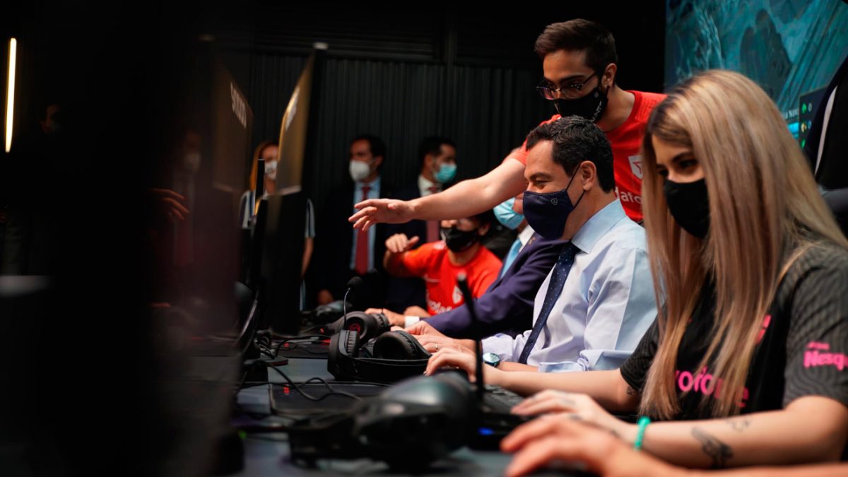 Juanma Moreno jugando al LOL