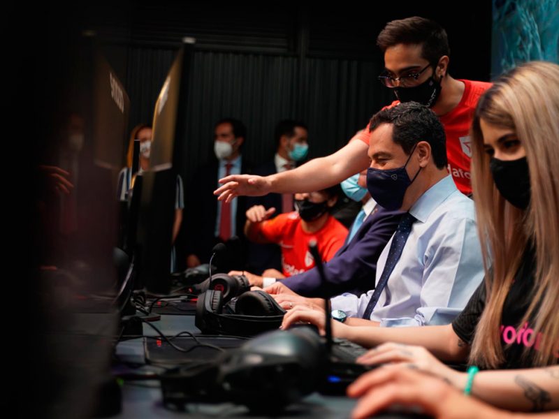 Juanma Moreno jugando al LOL