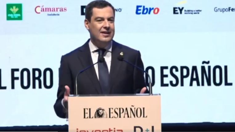 Juanma Moreno durante su intervención