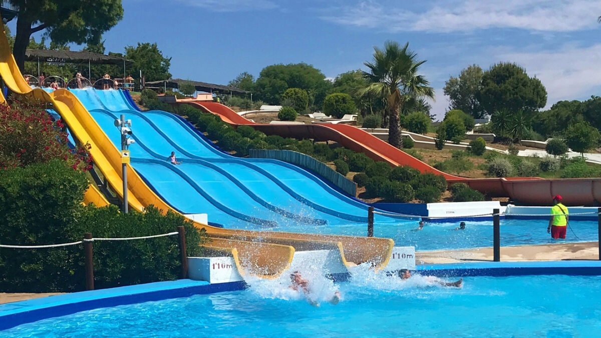 Uno de los toboganes acuáticos del parque acuático Guadalpark.