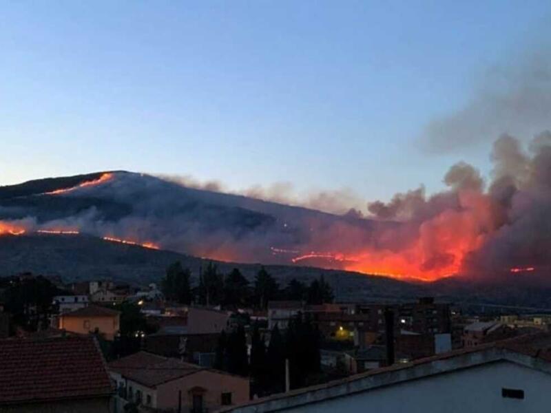 El pirómano provocó un fuerte incendio en La Línea de la Concepción / Ayto. de San Roque