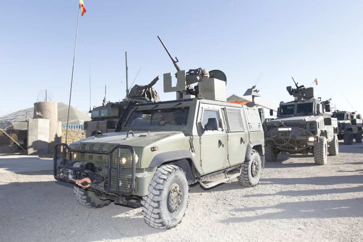 Vehículos militares del ejército español en Afganistan / M. Defensa