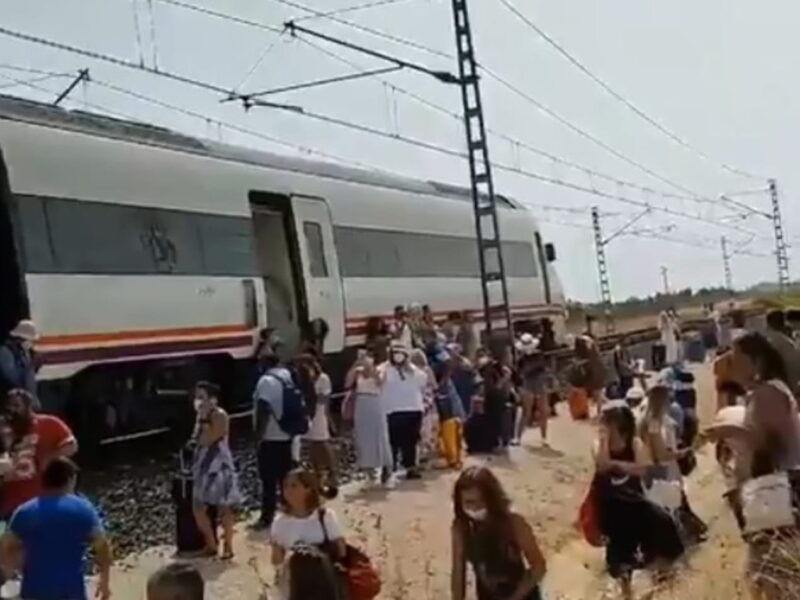 Caos y desinformación en el desalojo del tren afectado por un incendio / RRSS