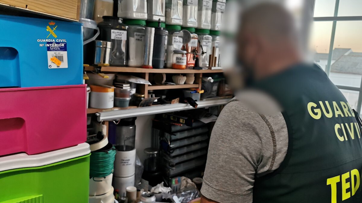 Desarticulación de un taller clandestino de explosivos en Castilleja de la Cuesta / GC