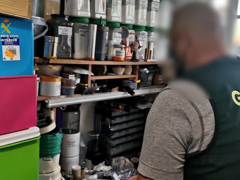 Desarticulación de un taller clandestino de explosivos en Castilleja de la Cuesta / GC