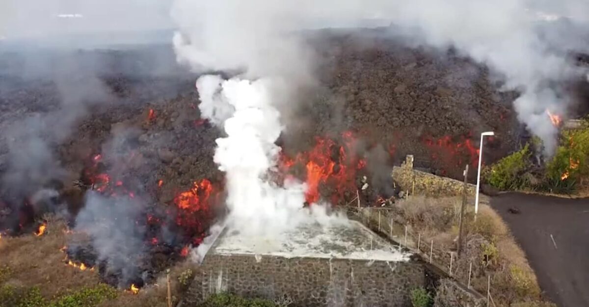 Avance de la colada de lava del volcán de La Palma / RRSS
