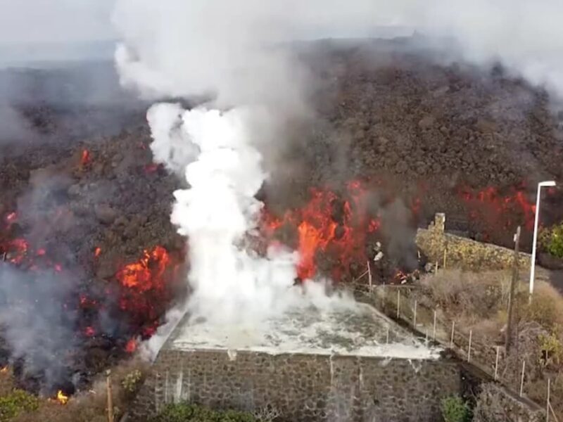 Avance de la colada de lava del volcán de La Palma / RRSS