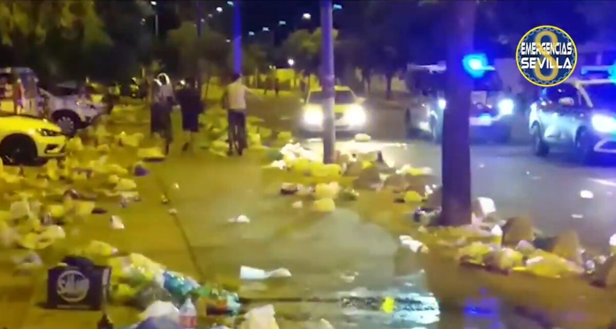 Así quedaron las calles tras el botellón en Cartuja / ES