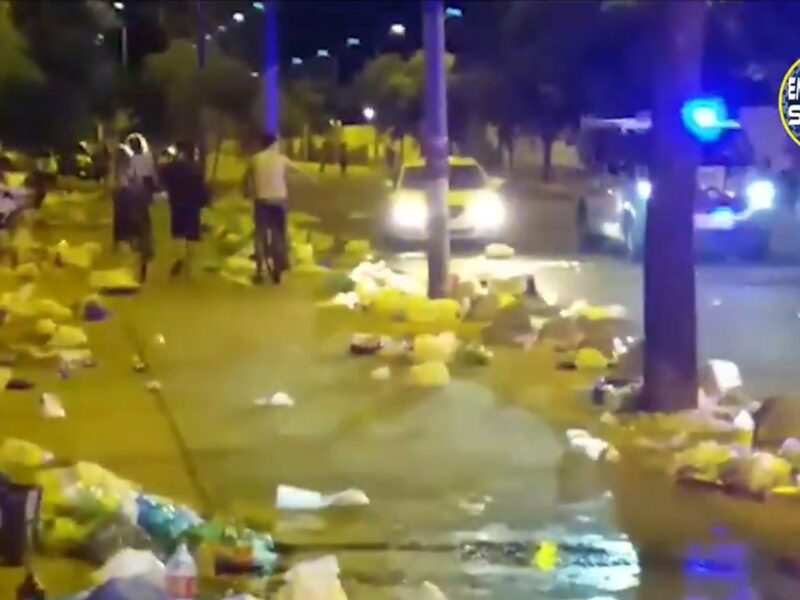 Así quedaron las calles tras el botellón en Cartuja / ES