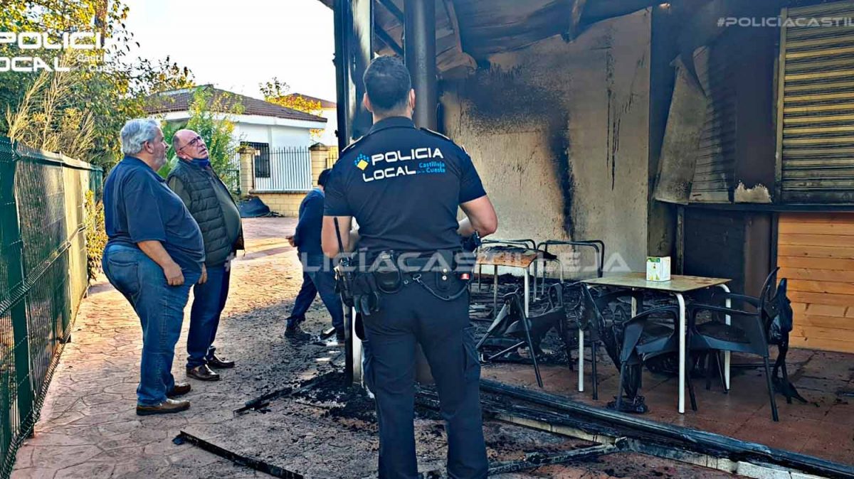 Estado del kiosco de Castilleja de la Cuesta tras el incendio