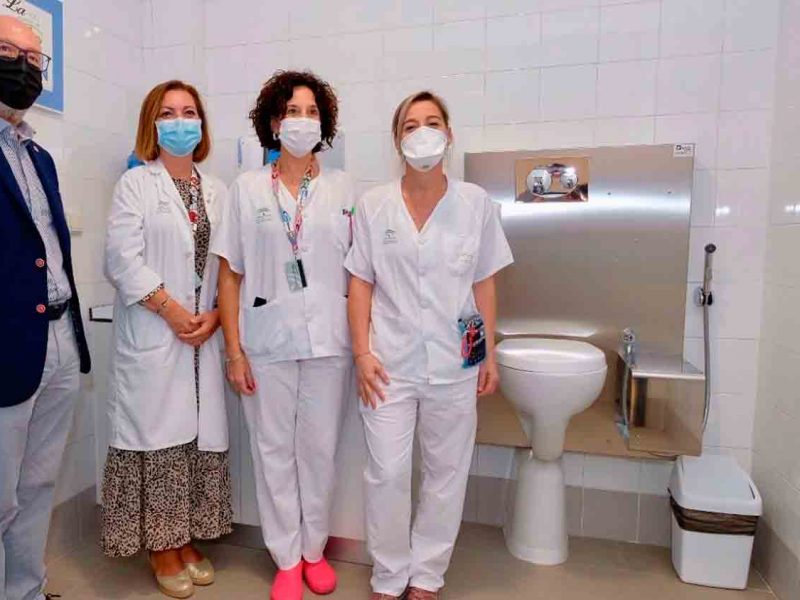 Nuevo aseo para pacientes ostomizados en el Hospital Valme