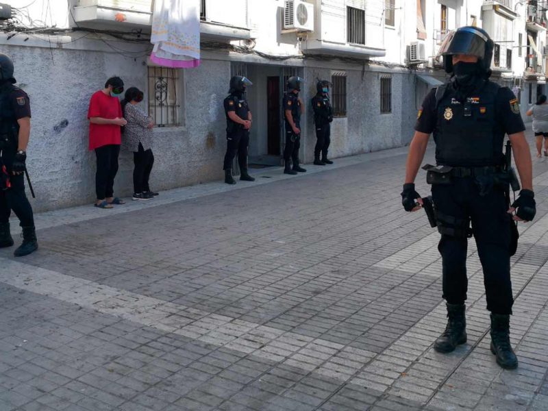 Agentes en la operación contra el narcotráfico en San Juan