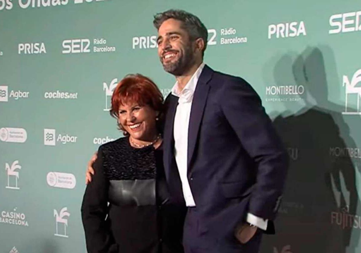 Roberto Leal y su madre en los Premios Ondas