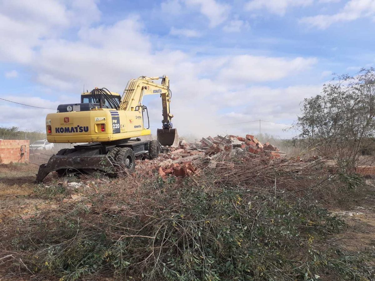 Derribo en Alcolea / Junta
