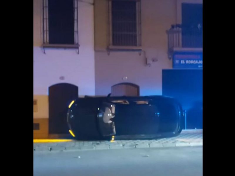 Aparatoso accidente en Los Palacios / RRSS
