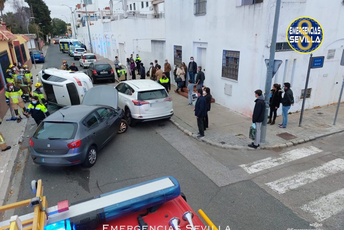 El coche quedó volcado / ES