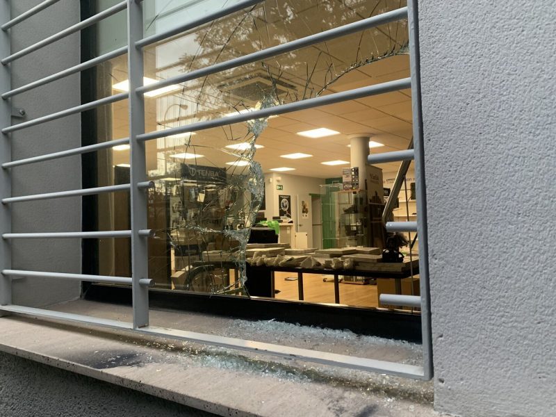 Robo en la tienda de Camaralia.