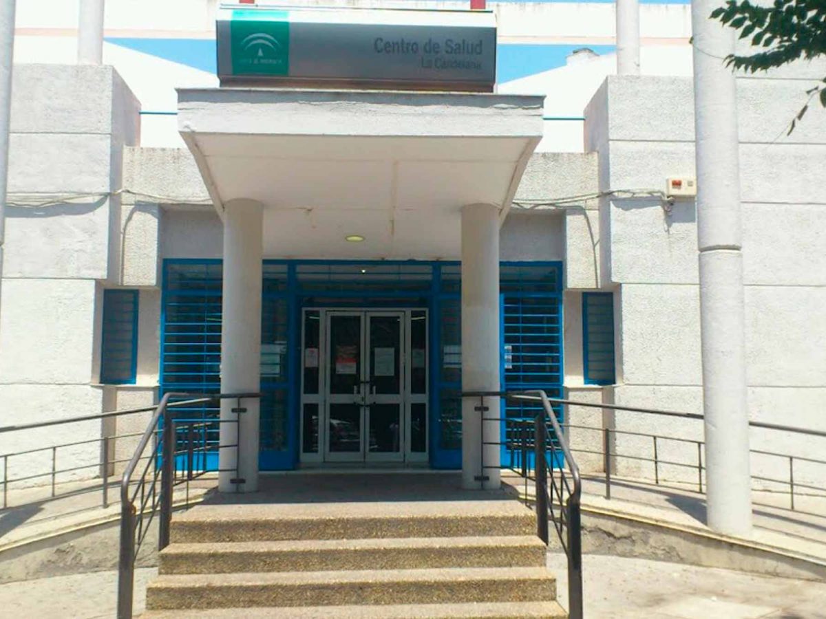 Entrada del centro de salud La Candelaria